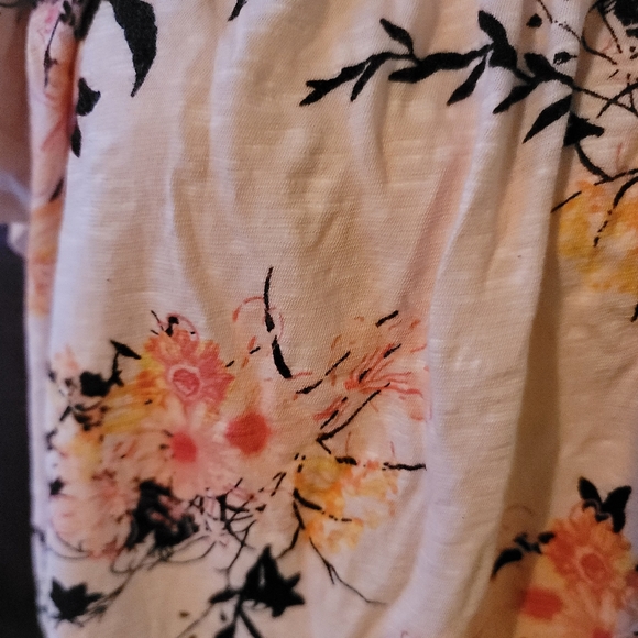 Bordeaux floral top ♡ - Picture 2 of 3